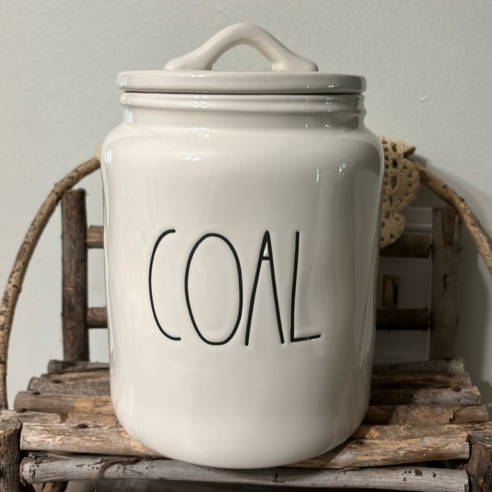 NWT RAE DUNN COAL CHUBBY CHRISTMAS CANISTER